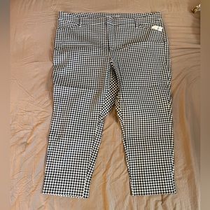 NWT Old Navy Pixie skinny pants size 26
